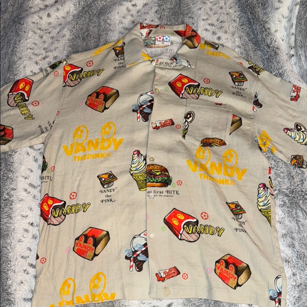 Men’s Or Women’s Vandy The Pink Burger Button up! Mens M, New & never worn
